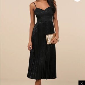 Lulu's Black Pleated Midi Dress